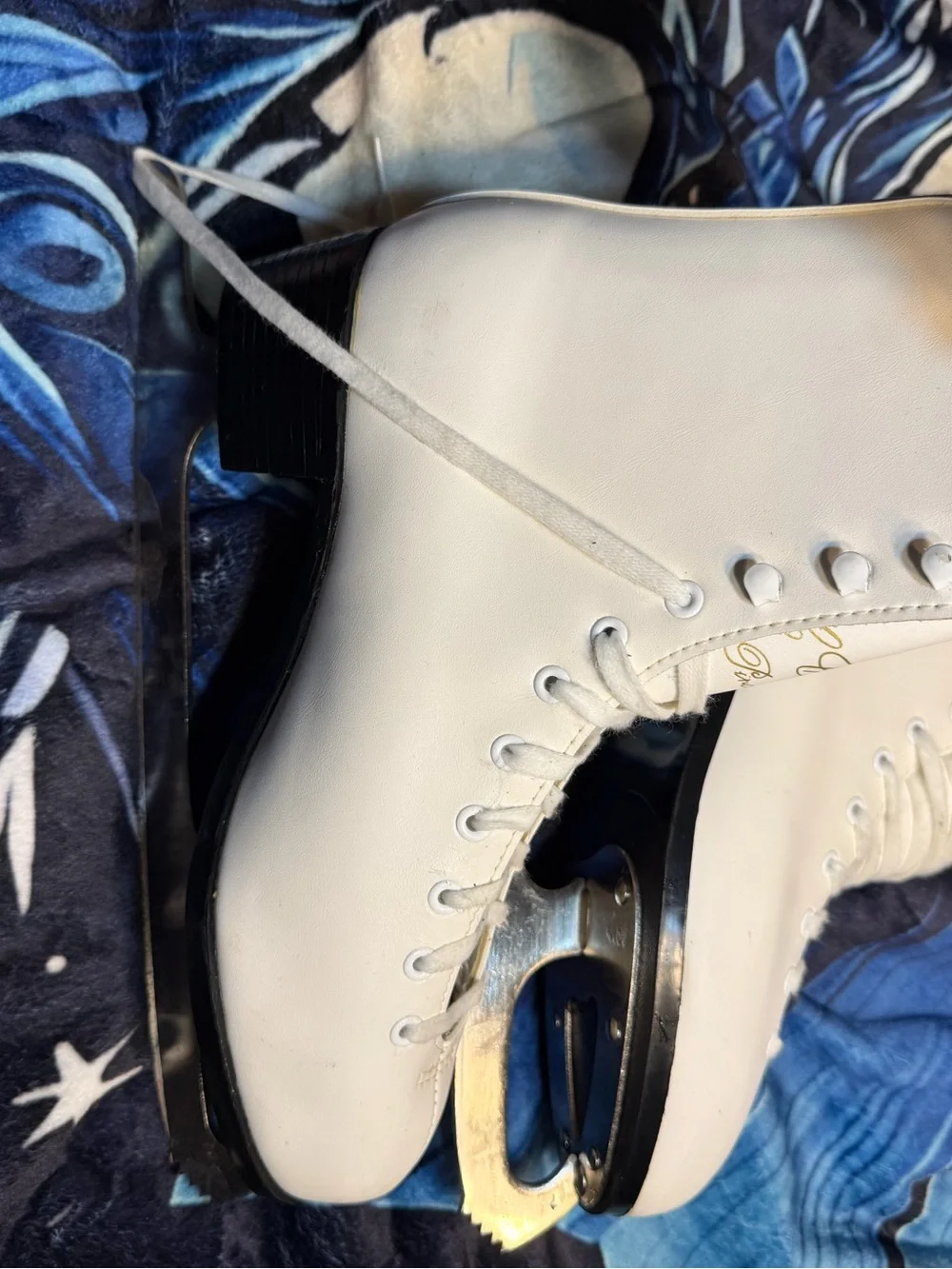 White Men's Ice Skates - Classic Figure Skate